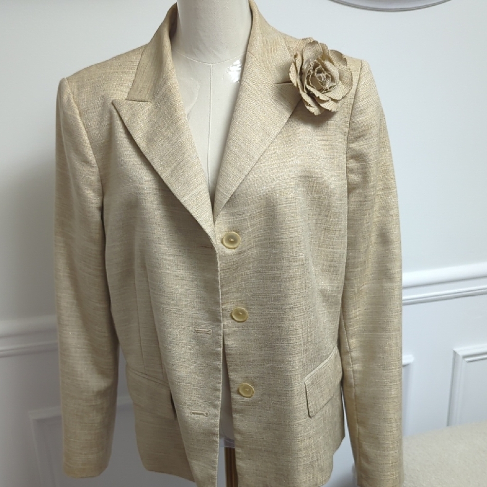Reg $135 Kasper Cream Blazer with Floral Accent